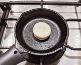 スキレットでカマンベールのはちみつ焼き作り方2写真