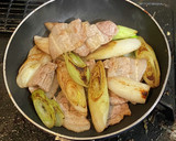 豚バラ肉と白ネギの塩胡椒炒め作り方4写真
