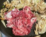 牛肉とキノコのストロガノフ風作り方4写真