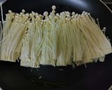 サバ缶とえのきのブラックペッパー炒め作り方2写真