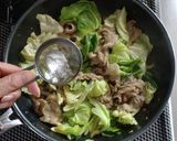 材料2つ☆豚こまキャベツの簡単味噌炒め。作り方4写真