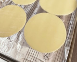 ちょこっとおつまみ！餃子の皮でしらすピザ作り方1写真
