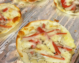 ちょこっとおつまみ！餃子の皮でしらすピザ作り方4写真