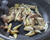 残ったガリ活用！豚ロースの甘酢ガリ炒め作り方6写真