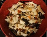 鶏ひき肉ときのこの醤油麹蒸し煮作り方1写真