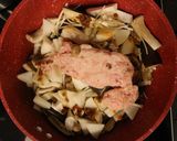 鶏ひき肉ときのこの醤油麹蒸し煮作り方2写真