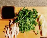 もずく酢と豆苗の塩こうじ卵スープ作り方1写真