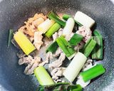 簡単！長ネギと豚こまの塩麹スープ作り方4写真