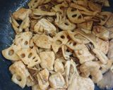 レンコンとトンカツ用豚肉のゴマドレ炒め作り方7写真