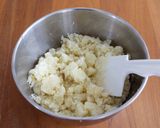 ソース要らず☆カレーポテトコロッケ。作り方2写真