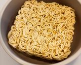 鍋不要！レンジで簡単インスタントラーメン作り方1写真
