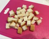 残ったパンの耳で！クルトン作り方1写真