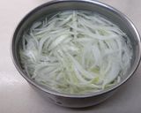 あるもので♪新たまねぎとカニカマのサラダ作り方1写真