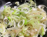 厚揚げと白ネギの塩糀炒め作り方1写真