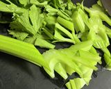 豚肉セロリの簡単塩炒め＆スティックサラダ作り方2写真