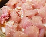 小餅をちりばめる●鶏肉のキムチうどん鍋作り方2写真