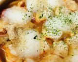 小餅をちりばめる●鶏肉のキムチうどん鍋作り方4写真