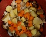 醤油麹だけで豚肉じゃが作り方1写真