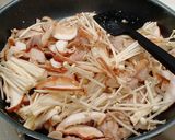 W旨みで簡単！豚肉ときのこの塩麹蒸し炒め作り方4写真