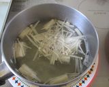 5分で完成！エノキと崩し豆腐の卵スープ作り方1写真
