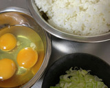 卵とカニカマの中華炒飯☆蒸し鶏入り弁当作り方1写真