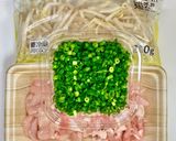 鶏もも肉ともやしのピリ辛炒め煮作り方1写真