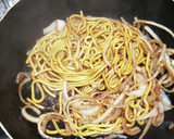 玉ねぎと極太焼きそばウスターソース炒め作り方4写真