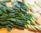 旬の葉玉ねぎでカンタン味噌炒め!作り方1写真