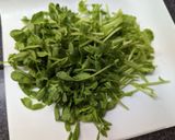 節約応援!彩り鮮やか豆苗ひき肉チャーハン作り方1写真