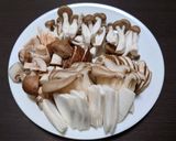 簡単☆お手軽きのこのガリバタ炒め丼作り方1写真