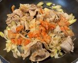 豚キムチをカリッと焼きそばに乗せて作り方4写真