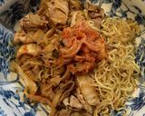 豚キムチをカリッと焼きそばに乗せて作り方7写真