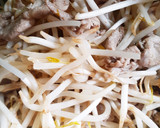 簡単★もやしとスライス豚肉の炒め物作り方3写真