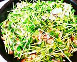 【お手軽1品！】豚肉と豆苗の卵とじ作り方5写真