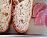 ハムとチーズのオープンサンド♪バケットで作り方1写真