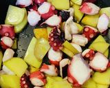 食欲そそる！新じゃがとタコのニンニク炒め作り方4写真