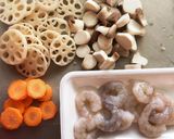 レンコンとエビの胡麻ドレ炒め作り方1写真