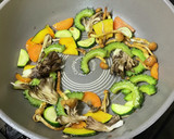 夏野菜ゴーヤと緑黄色野菜とキノコの卵炒め作り方5写真