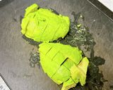 簡単に一品♪アボカドユッケ作り方1写真