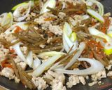 きんぴらごぼう と 鶏挽肉の卵とじ(丼)作り方2写真