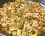 きんぴらごぼう と 鶏挽肉の卵とじ(丼)作り方3写真