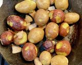 ベビーポテトまるごと炒め作り方4写真