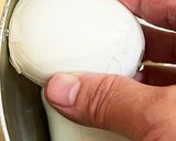 茹でたて玉子をズルんと剥くよ作り方2写真