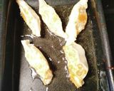 お弁当★クリームチーズとレーズン餃子の皮作り方4写真