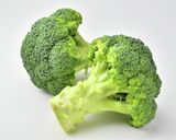 親子サラダ(ブロッコリーとスプラウト)作り方1写真