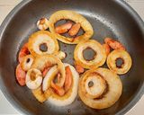 【楽めし】新玉ねぎとウインナーソース味作り方3写真