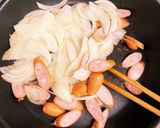 ナポリ風玉ねぎとウインナー炒め作り方2写真