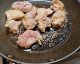 【簡単煮込み】鶏の旨味しみしみ♪鶏大根作り方4写真