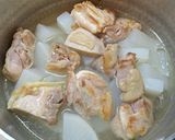 【簡単煮込み】鶏の旨味しみしみ♪鶏大根作り方5写真