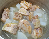【簡単煮込み】鶏の旨味しみしみ♪鶏大根作り方5写真